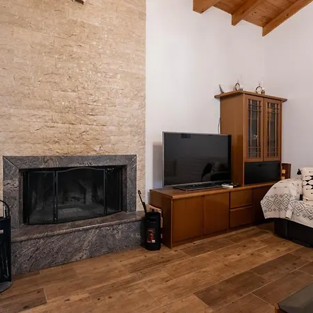 Olive Grove Getaway 펜션