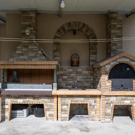 Olive Grove Getaway * Oikhalía