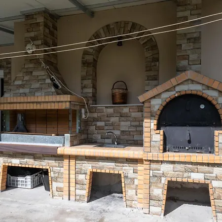 Olive Grove Getaway 펜션